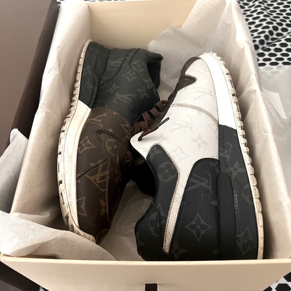 LV Runaway Tri Color Sneaker Size (LV 8) US 9 Pre Owned! - Picture 2 of 10